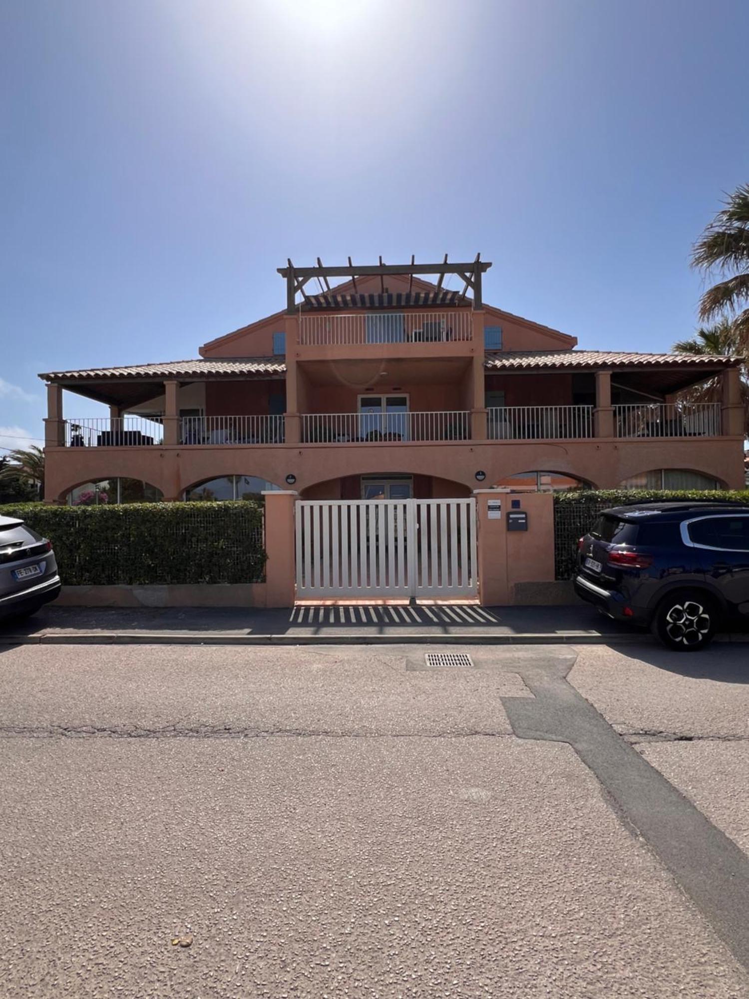 La Bergerie Apartment Hyeres Exterior photo